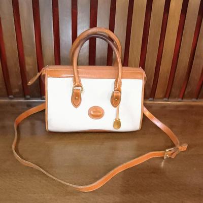 LIKE NEW DOONEY BOURKE LEATHER PURSE