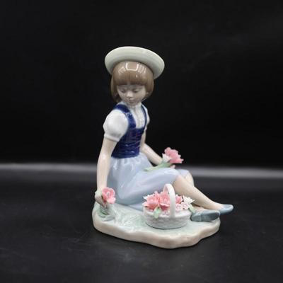 Lladro Girl with Flower Basket