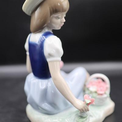 Lladro Girl with Flower Basket