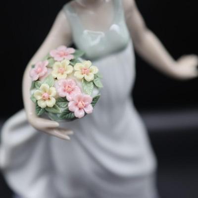 Lladro "Carefree" Porcelain Sculpture