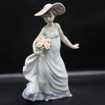 Lladro "Carefree" Porcelain Sculpture