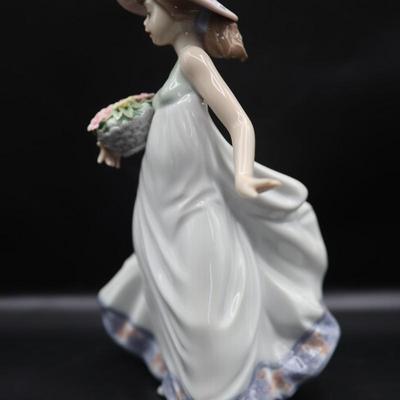 Lladro "Carefree" Porcelain Sculpture