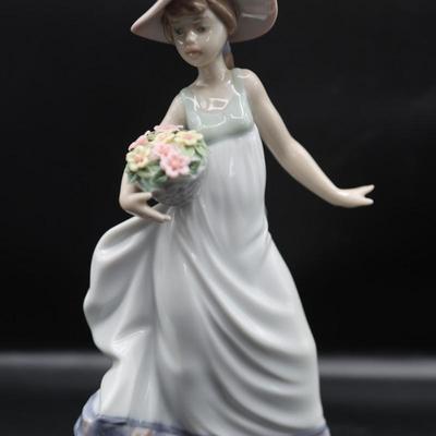 Lladro "Carefree" Porcelain Sculpture