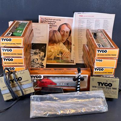 LOT 5K: Vintage Tyco Trains, Accessories & More