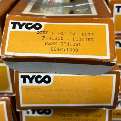 LOT 5K: Vintage Tyco Trains, Accessories & More