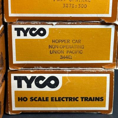 LOT 5K: Vintage Tyco Trains, Accessories & More