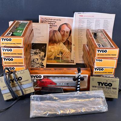 LOT 5K: Vintage Tyco Trains, Accessories & More