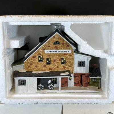 LOT 6K: Department 56 Heritage Village Collection New England Village Series - Jannes Mullet Amish Farm House, Barn & Ann Shaw Toys