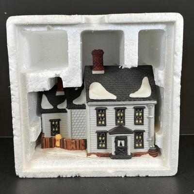 LOT 6K: Department 56 Heritage Village Collection New England Village Series - Jannes Mullet Amish Farm House, Barn & Ann Shaw Toys