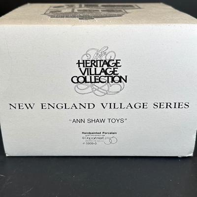 LOT 6K: Department 56 Heritage Village Collection New England Village Series - Jannes Mullet Amish Farm House, Barn & Ann Shaw Toys