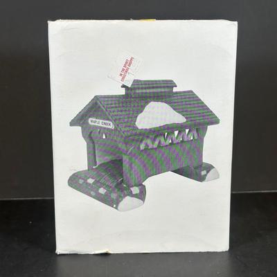 LOT 9K: Department 56 Heritage Village Collection - Red Covered Bridge, Harvest Time, Skating Pond & More