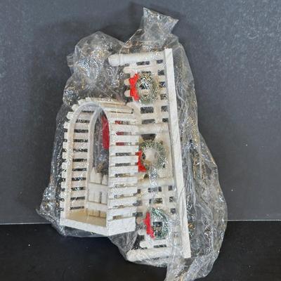 LOT 10K: Department 56 Heritage Village Collection Village Wrought Iron Gate & Fence & More Accessories