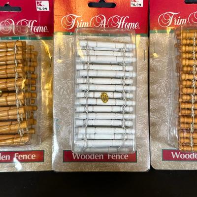 LOT 10K: Department 56 Heritage Village Collection Village Wrought Iron Gate & Fence & More Accessories