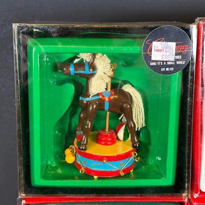 LOT 12K: Musical Treasure Wood Porcelain & Electronic Christmas Decoration