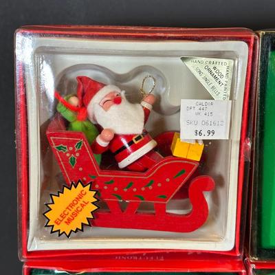 LOT 12K: Musical Treasure Wood Porcelain & Electronic Christmas Decoration