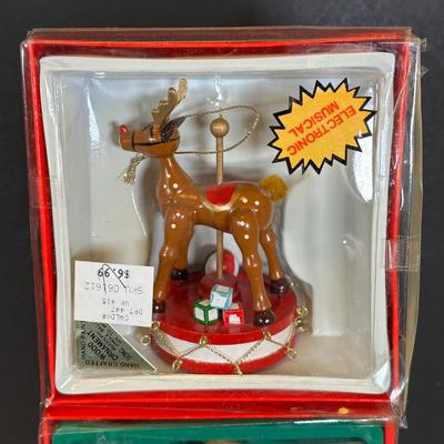 LOT 12K: Musical Treasure Wood Porcelain & Electronic Christmas Decoration