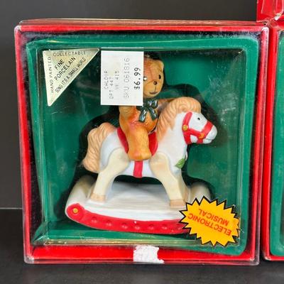 LOT 12K: Musical Treasure Wood Porcelain & Electronic Christmas Decoration