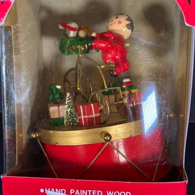 LOT 13K: Hallmark Keepsake, Trim A Tree & More Animated/Musical Decorations