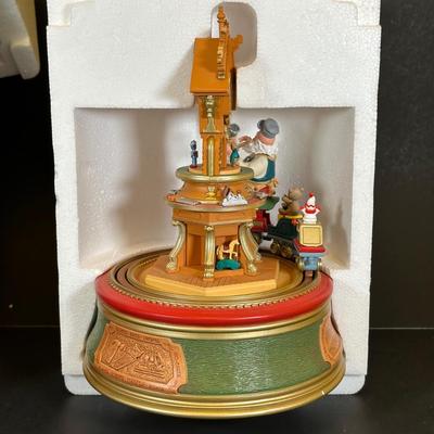 LOT 13K: Hallmark Keepsake, Trim A Tree & More Animated/Musical Decorations