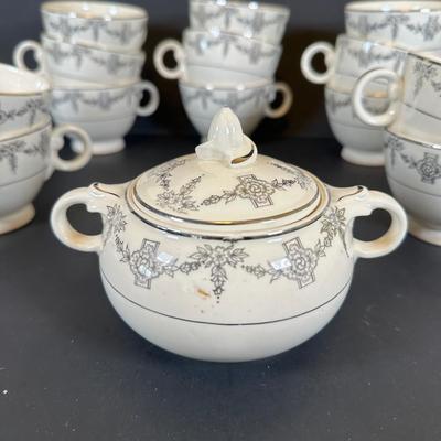 LOT 14K: Vintage Taylor Smith & Taylor China Collection
