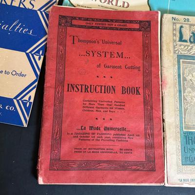 LOT 21K: Vintage Magazine & Advertising Collection - The National Geographic Magazine & More