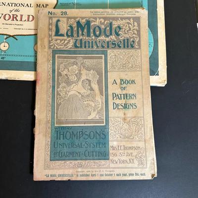 LOT 21K: Vintage Magazine & Advertising Collection - The National Geographic Magazine & More