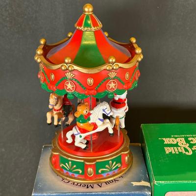 LOT 23K: Vintage Musical Christmas Decorations/Music Box
