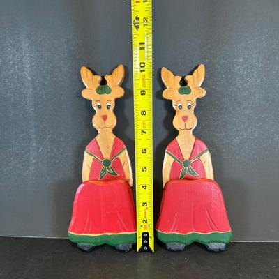 LOT 24K: Hallmark Holiday Hill, Vintage Christmas Decor & More