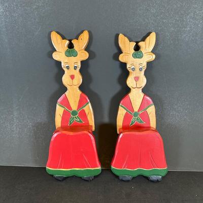 LOT 24K: Hallmark Holiday Hill, Vintage Christmas Decor & More