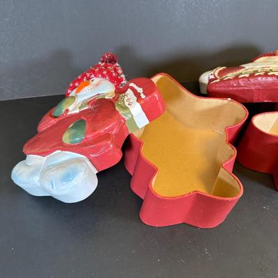LOT 24K: Hallmark Holiday Hill, Vintage Christmas Decor & More