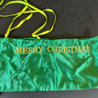 LOT 24K: Hallmark Holiday Hill, Vintage Christmas Decor & More