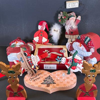 LOT 24K: Hallmark Holiday Hill, Vintage Christmas Decor & More