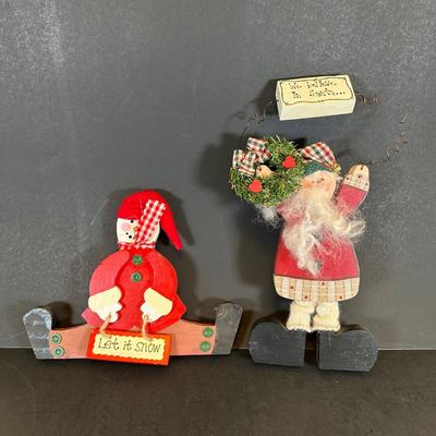LOT 24K: Hallmark Holiday Hill, Vintage Christmas Decor & More