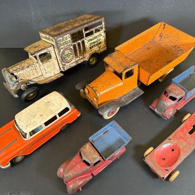LOT 27K: Vintage Wyandotte Steel Toy Dump Truck & More Metal Toy Cars