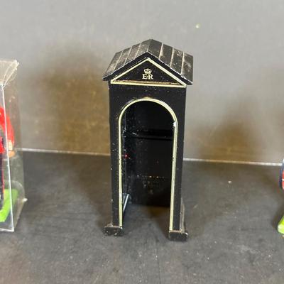 LOT 28K: Medal Models Hand Painted Britains Figures Collection