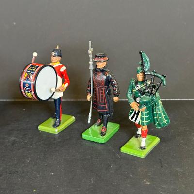 LOT 28K: Medal Models Hand Painted Britains Figures Collection