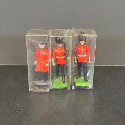 LOT 28K: Medal Models Hand Painted Britains Figures Collection