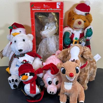 LOT 31K: Vintage Animated Christmas Figures & Decorations