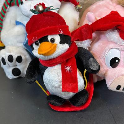LOT 31K: Vintage Animated Christmas Figures & Decorations