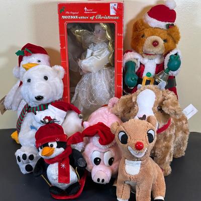 LOT 31K: Vintage Animated Christmas Figures & Decorations