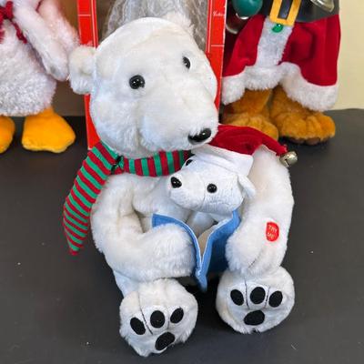LOT 31K: Vintage Animated Christmas Figures & Decorations