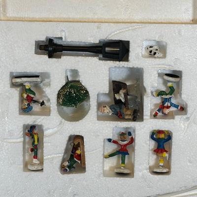 LOT 34K: Animated Singing Dog Trio, Very Merry Mice & Winter Village Ski Slope & Skating Pond