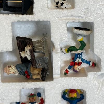 LOT 34K: Animated Singing Dog Trio, Very Merry Mice & Winter Village Ski Slope & Skating Pond
