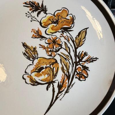 LOT 35K: Vintage Kitchen Essentials!