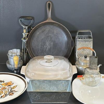 LOT 35K: Vintage Kitchen Essentials!