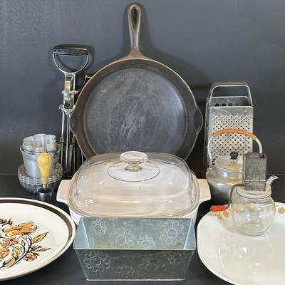 LOT 35K: Vintage Kitchen Essentials!
