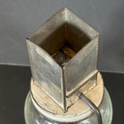 LOT 35K: Vintage Kitchen Essentials!