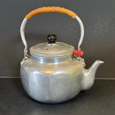 LOT 35K: Vintage Kitchen Essentials!