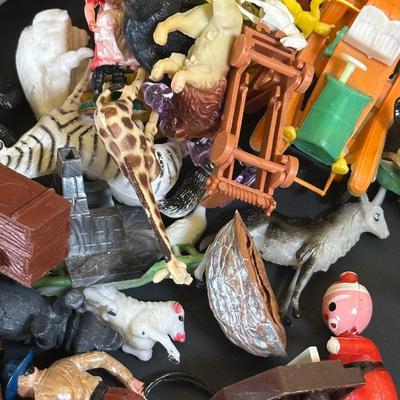 LOT 36K: Vintage Children’s Toys, Erector Toy Kit Parts & More