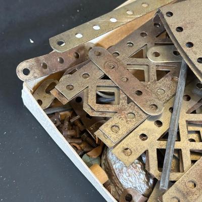 LOT 36K: Vintage Children’s Toys, Erector Toy Kit Parts & More